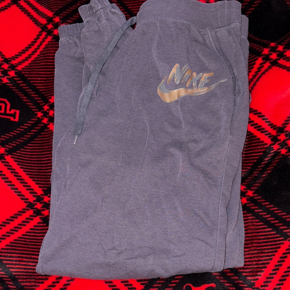 Women’s Nike sweatpants
